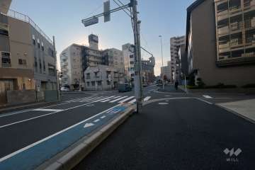 敷地の東側前面道路（北側から）
