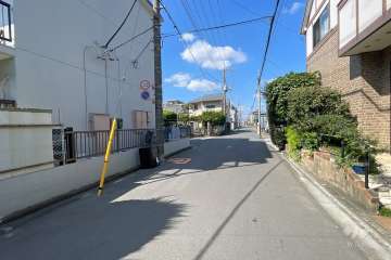 敷地北東側の前面道路　