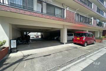 敷地内駐車場（屋外平面式・屋内平面式）