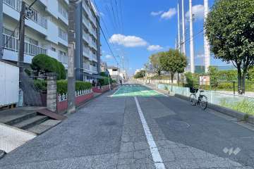 敷地北東側の前面道路