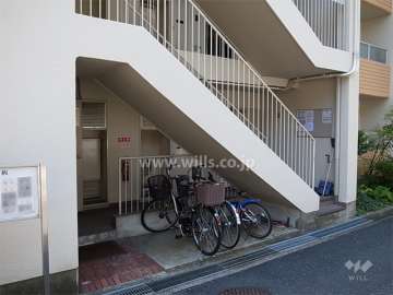 住戸入口（共用ポスト、共用階段）