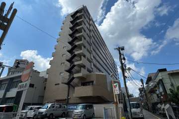 ライオンズマンション西川口ヴィアーレの外観（北側から）