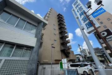 ライオンズマンション西川口ヴィアーレの外観（東側から）