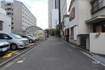 敷地の東側前面道路（北側から）
