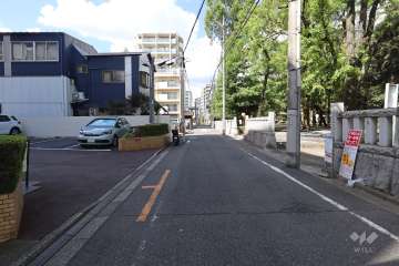 敷地東側の前面道路