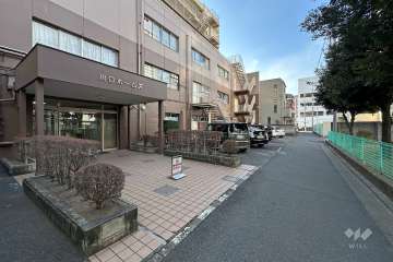 敷地の北側前面道路（東側から）