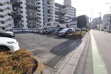 駐車場の出入り口　