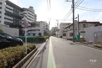 敷地北西側の前面道路　