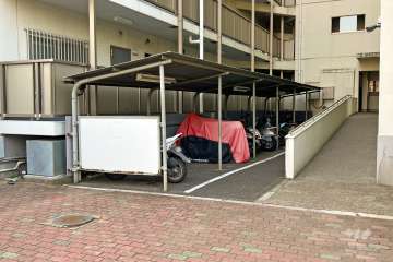 バイク置場（屋根付き）