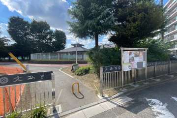 敷地に隣接した青木町公園