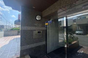 エントランスはオートロック付きです。