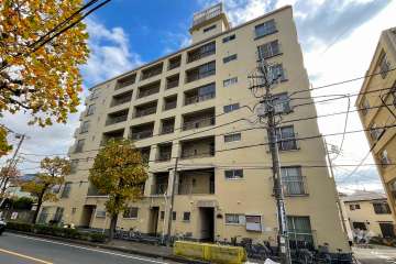 南浦和クイーンコーポA棟の外観（北西側から）