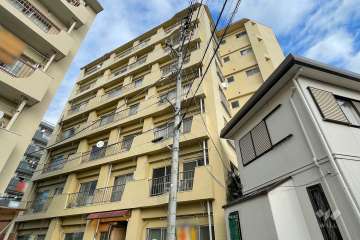 南浦和クイーンコーポA棟の外観（南西側から）