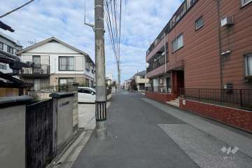 敷地西側の前面道路