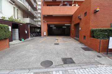 駐車場の出入り口　