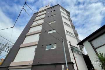 南浦和クイーンコーポB棟の外観（南西側から）