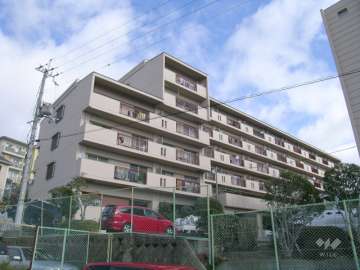 日興池田五月丘スカイマンション1号棟の外観（南西側から）