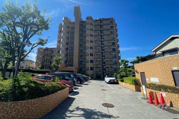 川口リバーサイドローヤルコーポの外観（北側から）