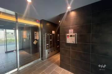 エントランスはオートロック付きです。