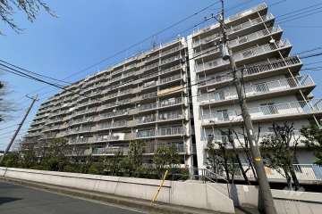 グリーンパーク鳩ヶ谷B棟の外観（南東側から）