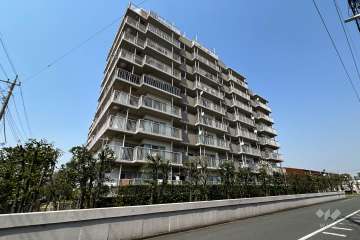 グリーンパーク鳩ヶ谷B棟の外観（南東側から）