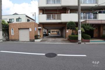 駐車場の出入り口
