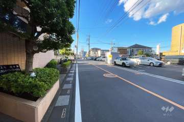敷地の東側前面道路（南側から）