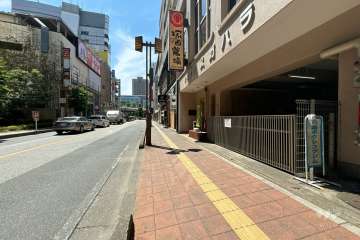 駐車場の出入り口（ゲート付き）