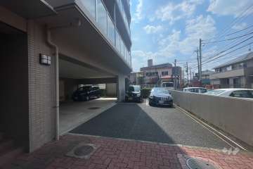 敷地内駐車場（屋外平面式・屋内平面式）　