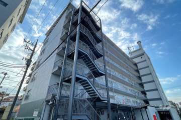 南浦和クイーンコーポＣ棟の外観（北東側から）