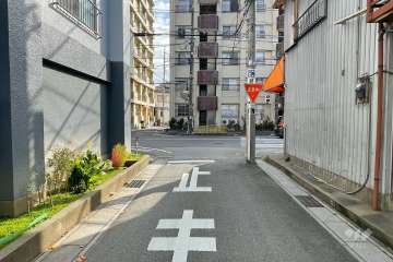 敷地西側の前面道路　