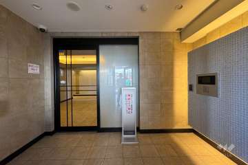 エントランスはオートロック付きです。