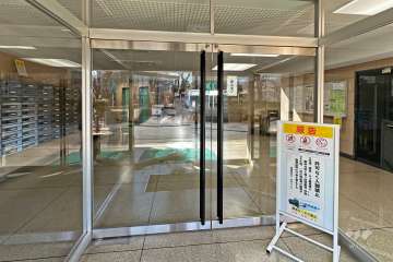 エントランスはオートロック付きです。