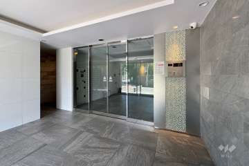 エントランスはオートロック付きです。