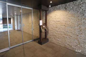 エントランスはオートロック付きです。