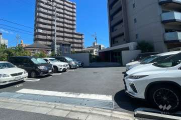 駐車場の出入り口