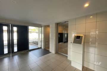 エントランスはオートロック付きです。