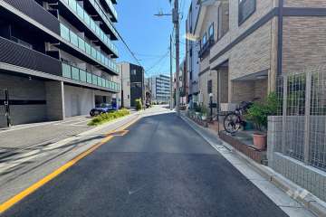 敷地南側の前面道路