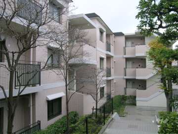 敷地内は植栽が多く、緑豊かです