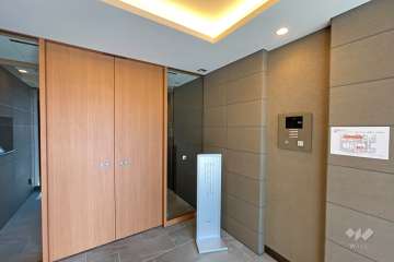 エントランスはオートロック付きです。