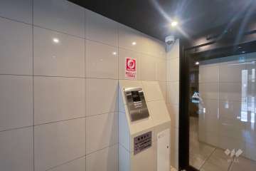 エントランスはオートロック付きです。