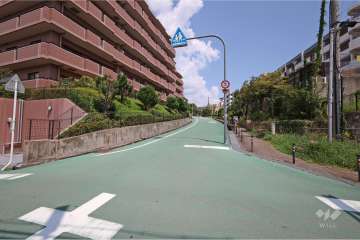 敷地南側の前面道路