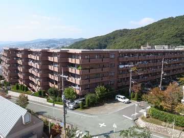 ダイアパレス池田五月丘の外観（南東側から）