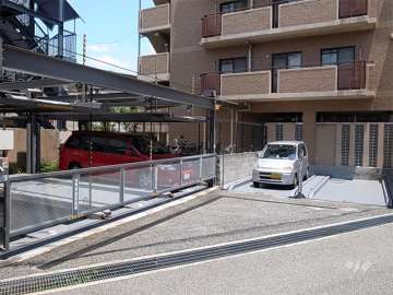 敷地北側の敷地内駐車場（屋外　機械式）