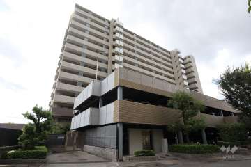 コスモアクージュ東京イーストの外観(北東側から)