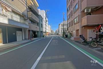 敷地の東側前面道路（北側から）