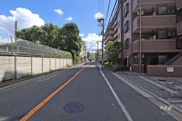 敷地北側の前面道路