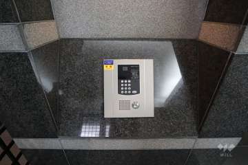 エントランスはオートロック付きです。