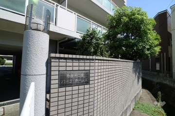 エントランスの銘板