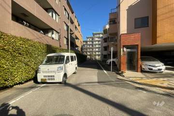 敷地の南側前面道路